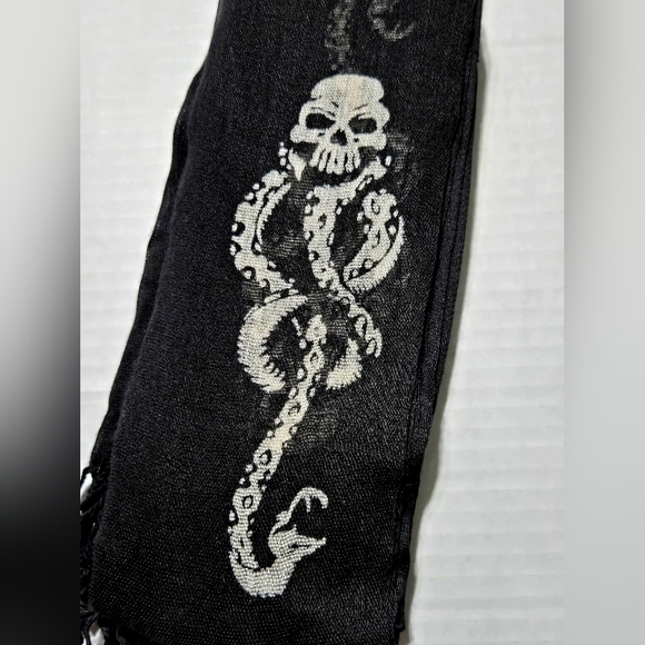 Universal Scarf - Wizarding World of Harry Potter - All Over Dark Mark - Picture 4 of 5